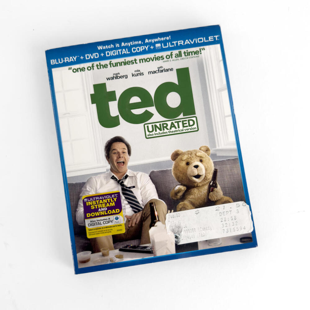 Ted Unrated Blu-Ray + DVD + Digital Copy + Ultraviolet Movie‎ Disc